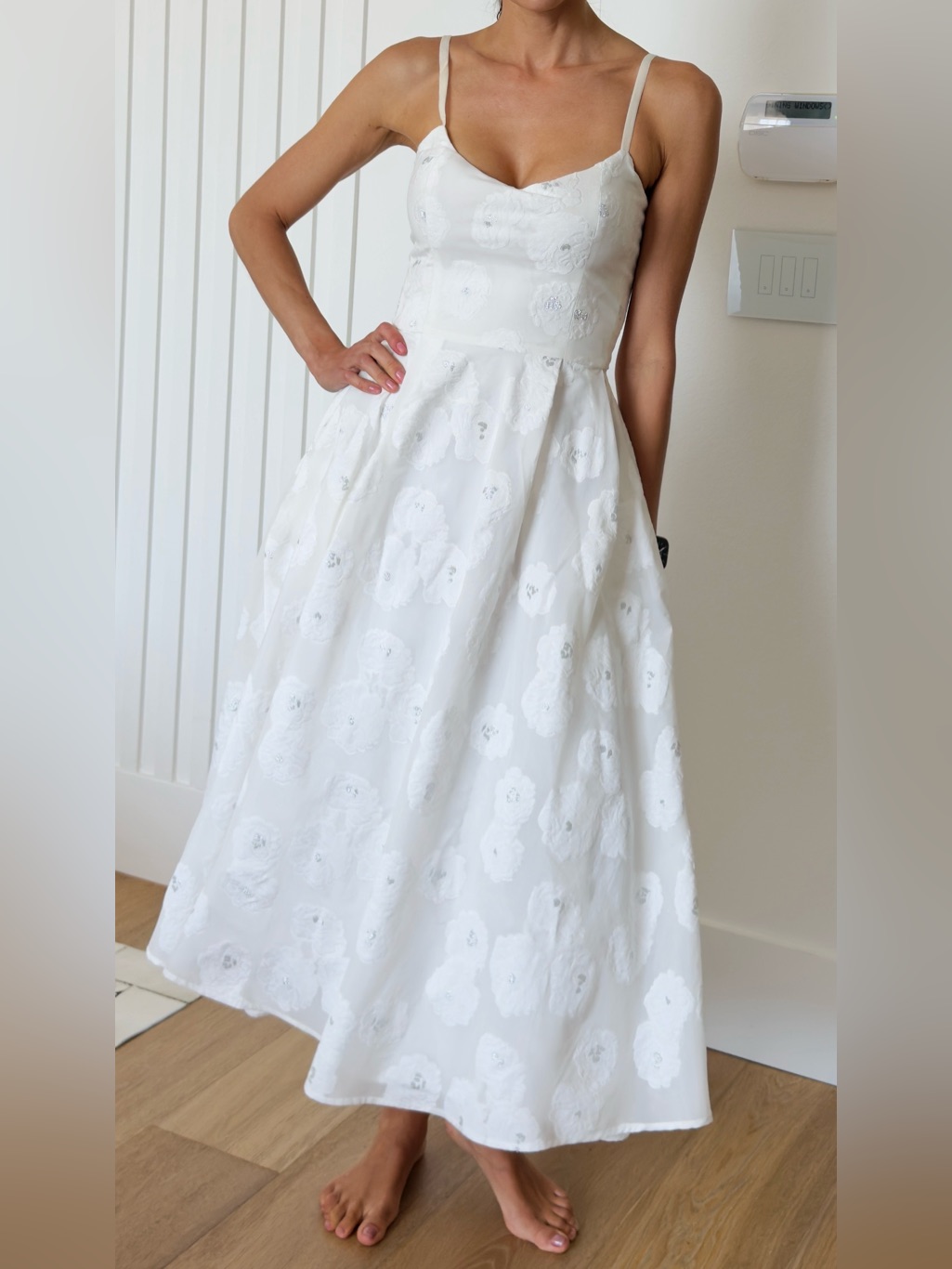 Elegant Jacquard White Floral Midi Dress With Adjustable Straps — image 7 of 8